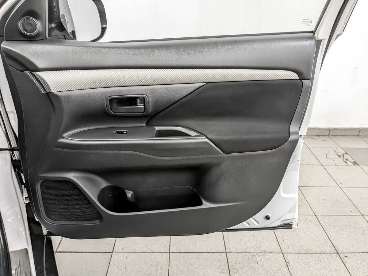 Mitsubishi Outlander, 2015 Фото №24