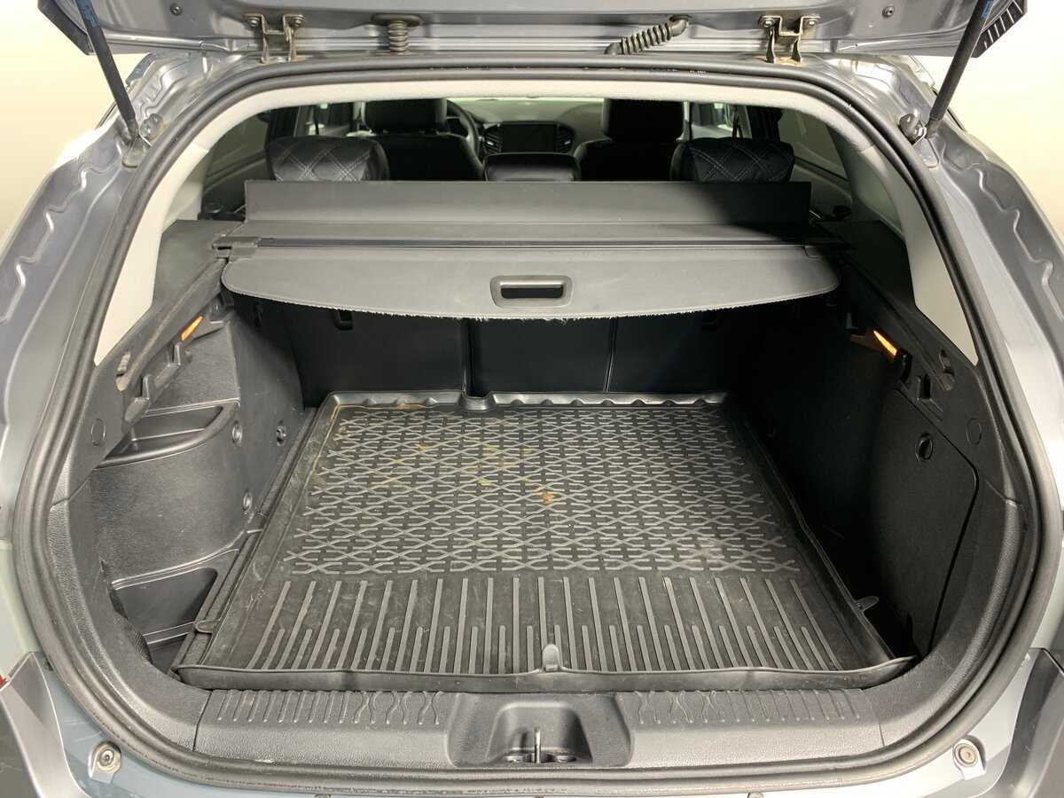 Lada (ВАЗ) Vesta SW, 2018 Фото №20