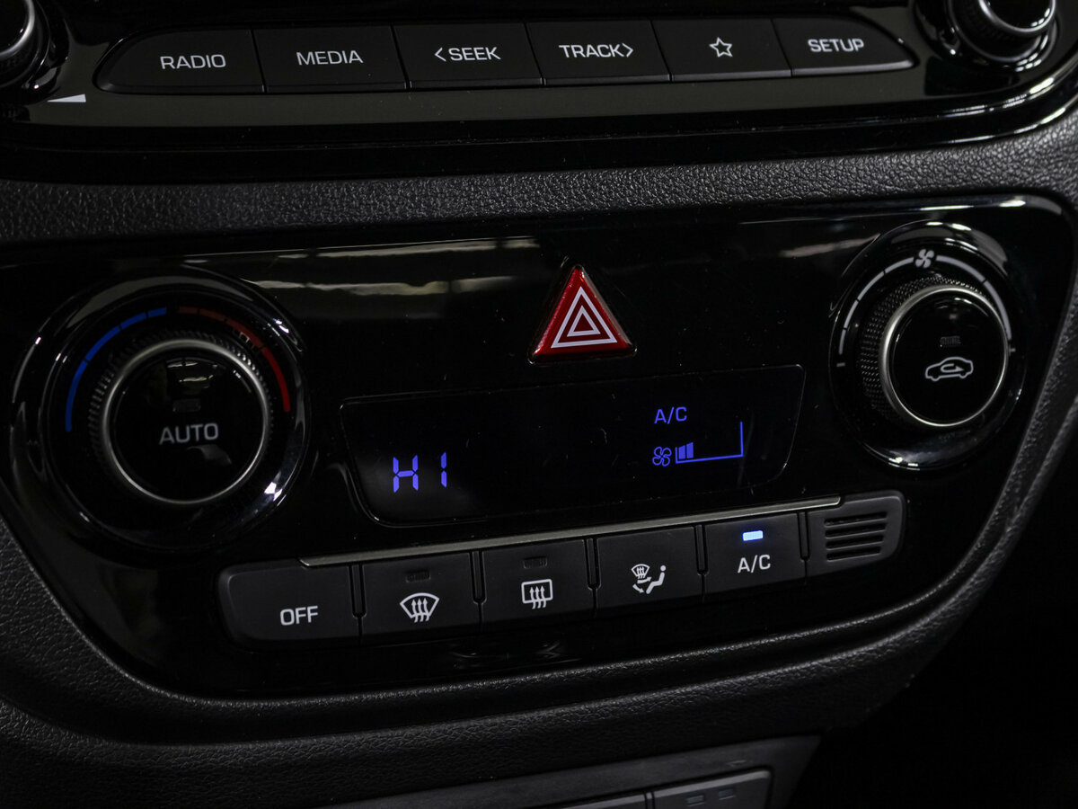 Hyundai Solaris II Рестайлинг, 2020 Фото №16